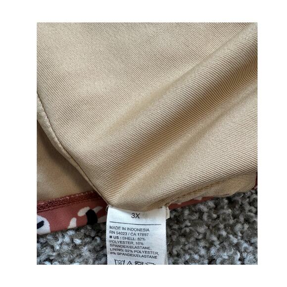 Old Navy Women's Swim Top in Red and Black Print - Picture 7 of 7